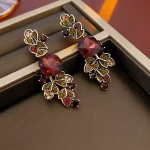 Elegant Red Leaf Square Choker Necklace Set ❤️ – Comes with Gift Box 🎁 - Image 3